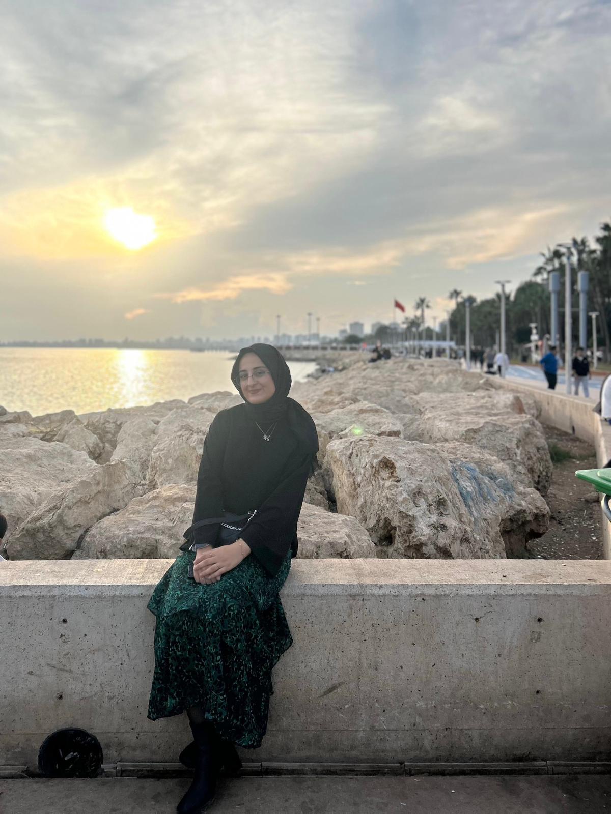 Sümeyye - Deniz Kenarında